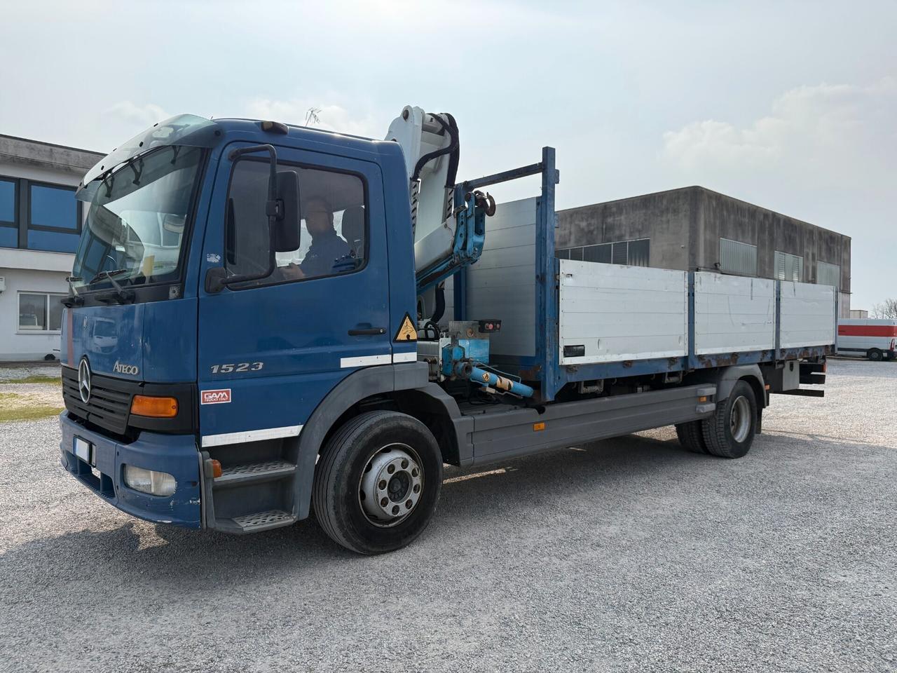 Mercedes Benz Atego 1523 Cassone + Gru Cormach 8700