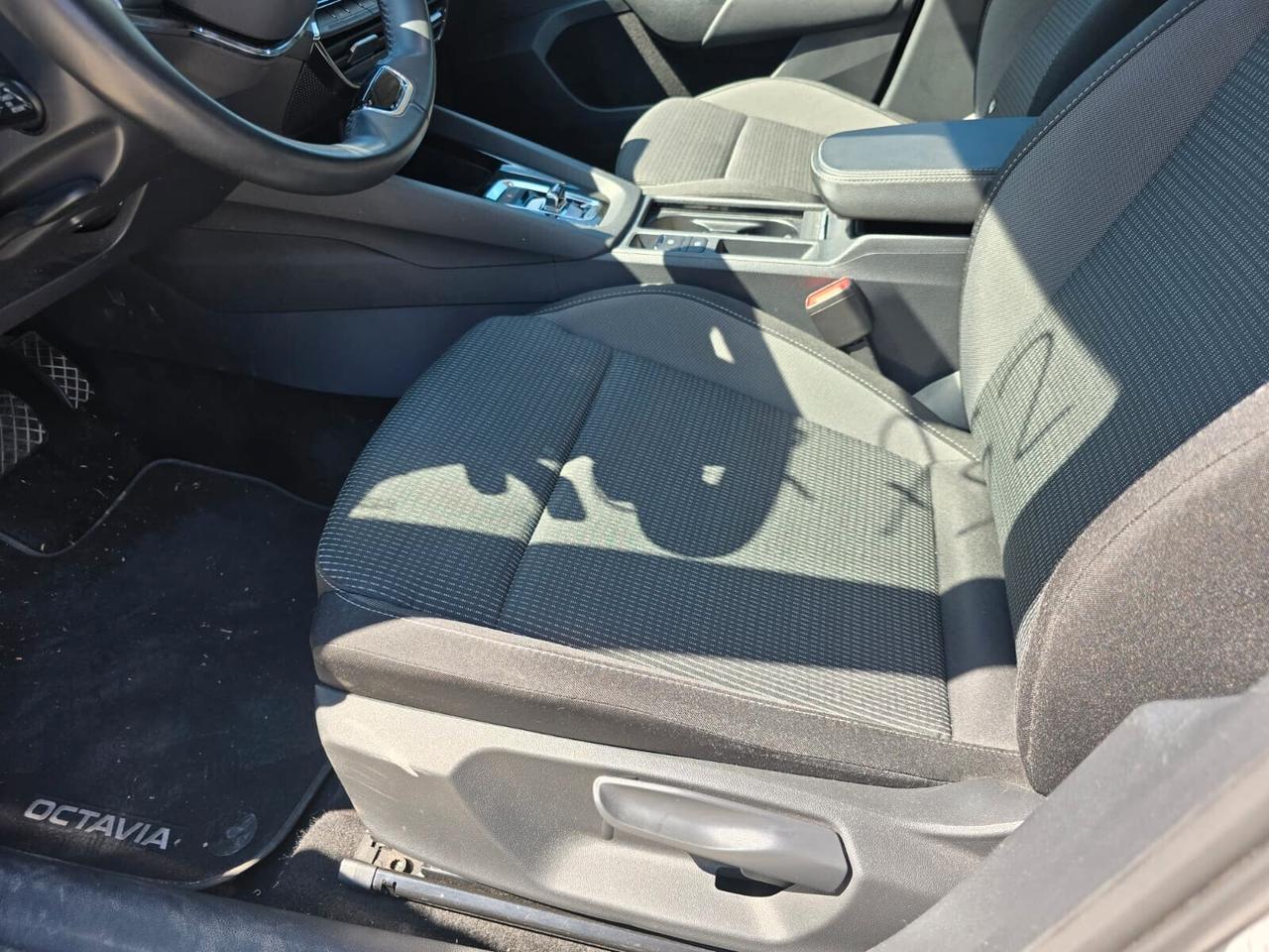 Skoda Octavia 2.0 TDI EVO SCR DSG Wagon Ambition