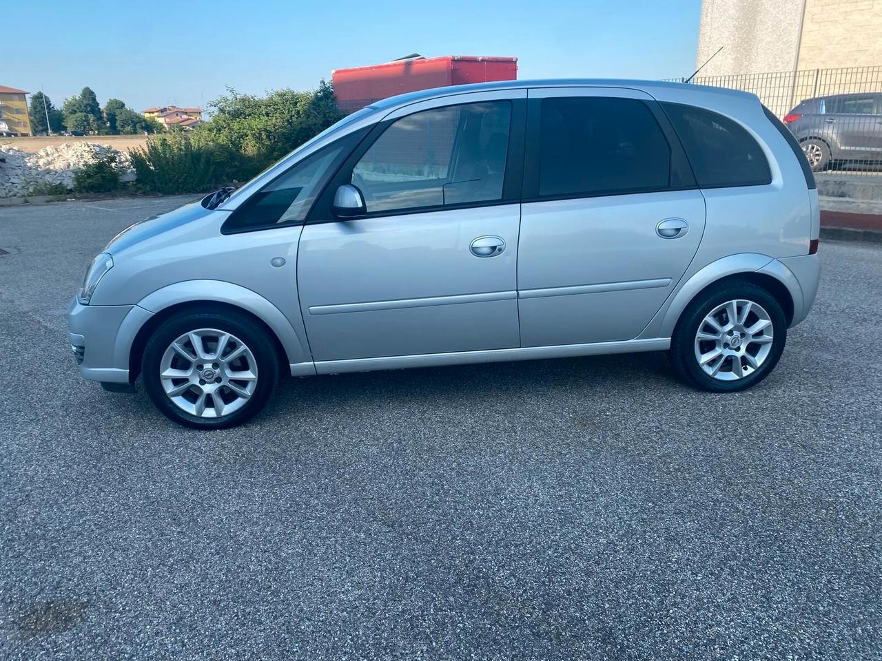 Opel Meriva 1.6 16V Cosmo ADATTA AI NEOPTATENTATI UNICO PROPRIETARIO