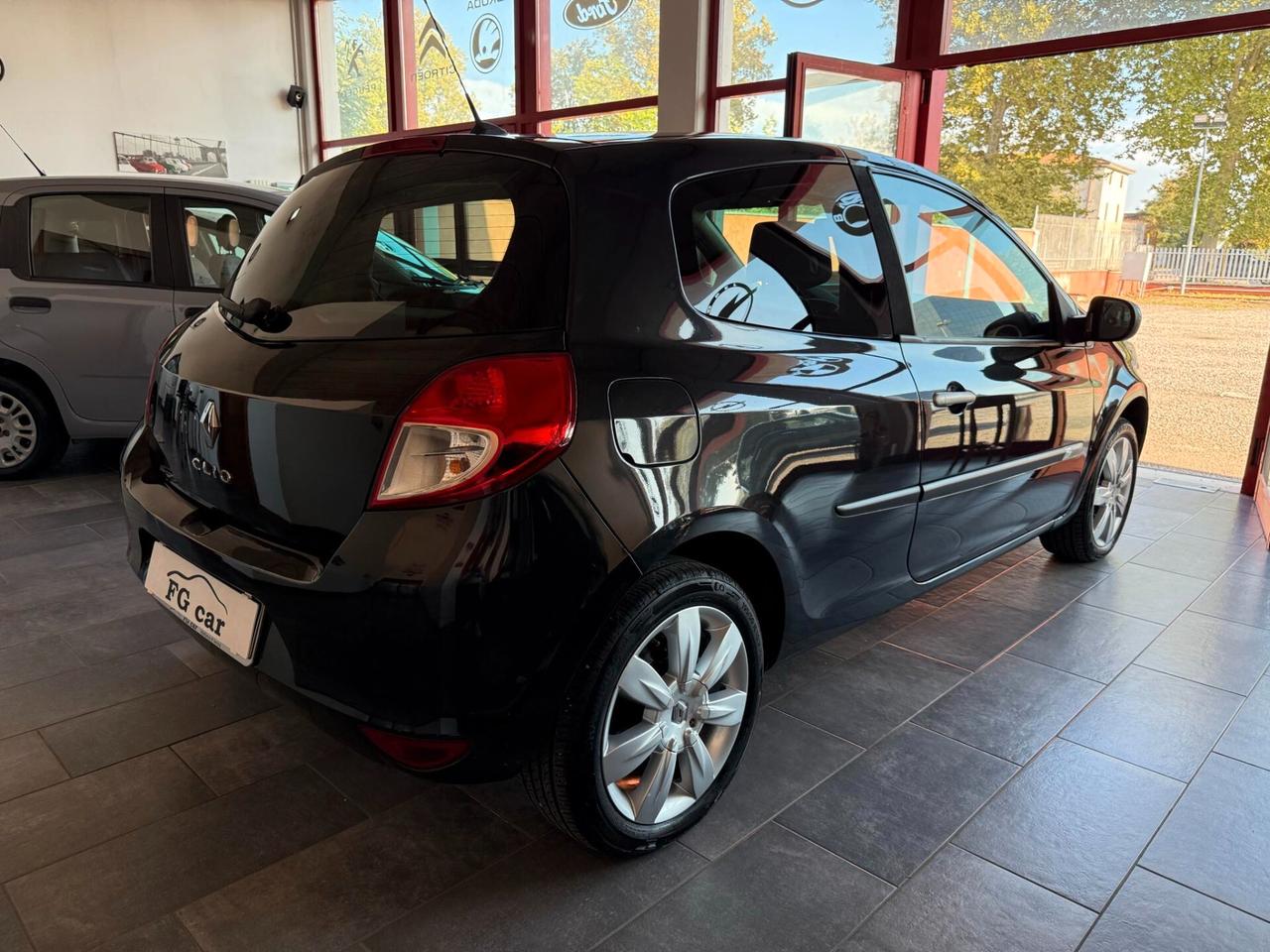 Renault Clio 1.2 16V 3 porte Luxe 100Cv NEOPATENTATI