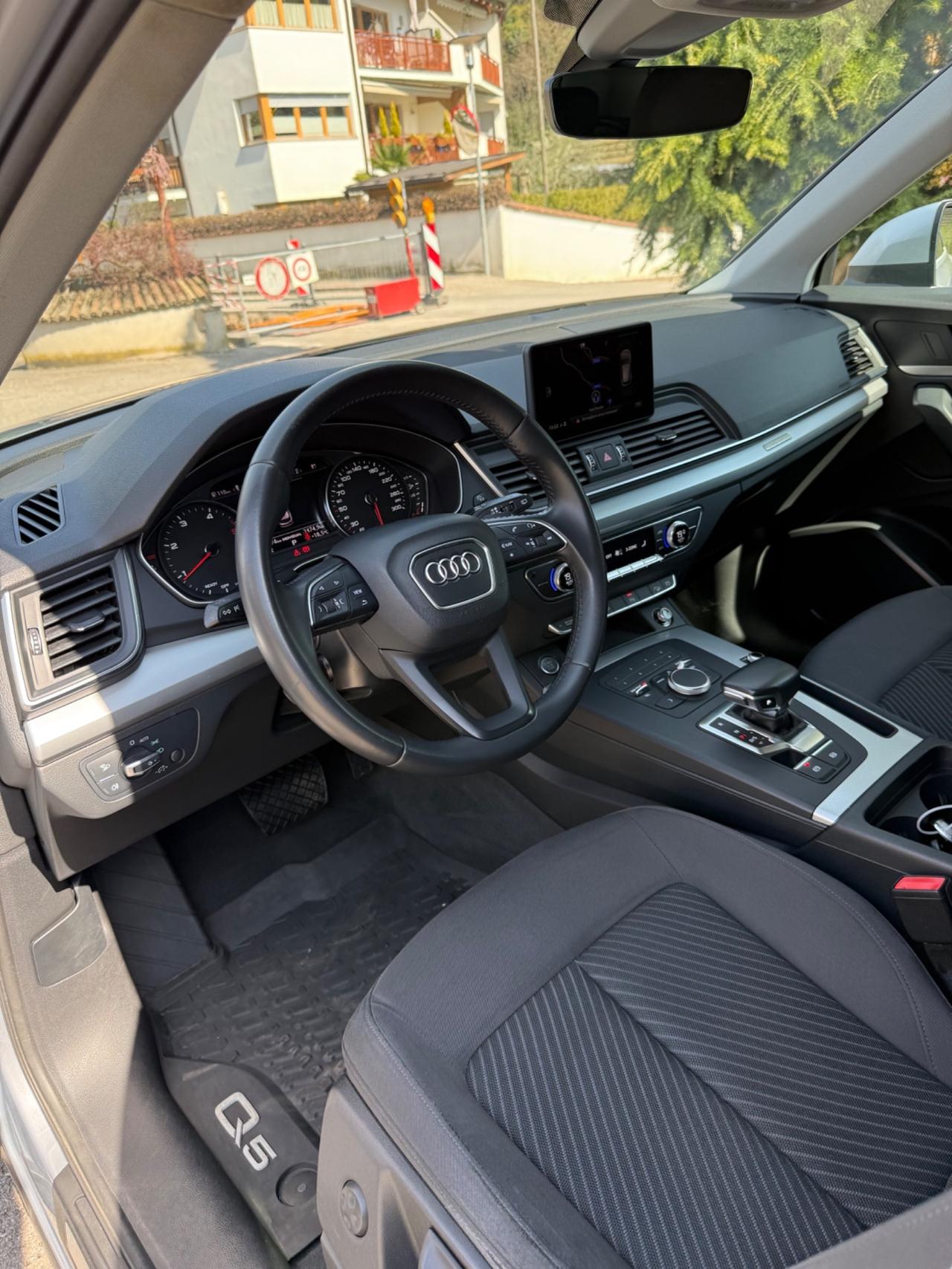 Audi Q5 40 TDI quattro S tronic Business Sport