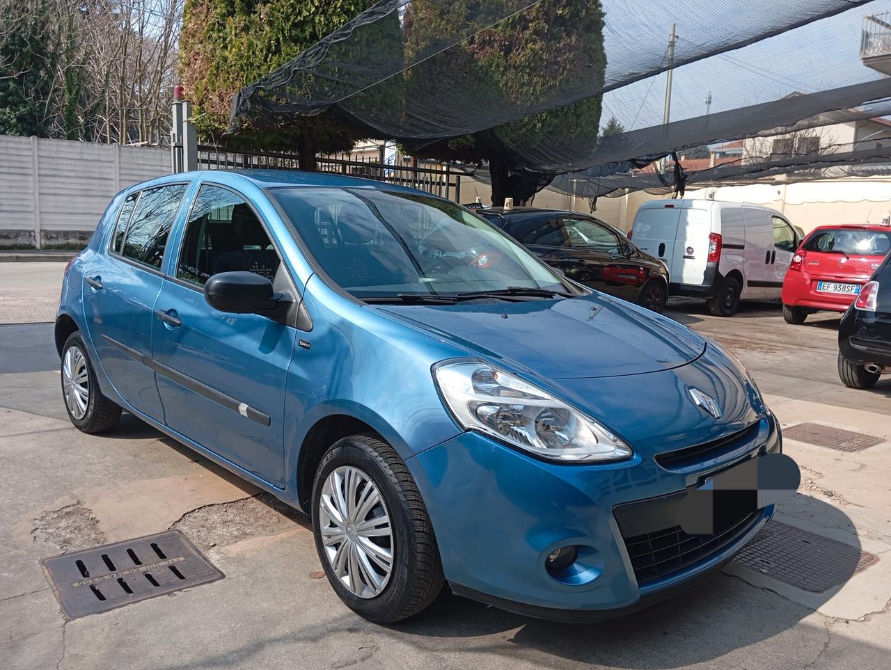 Renault Clio 1.2 16V 5 porte Confort permute