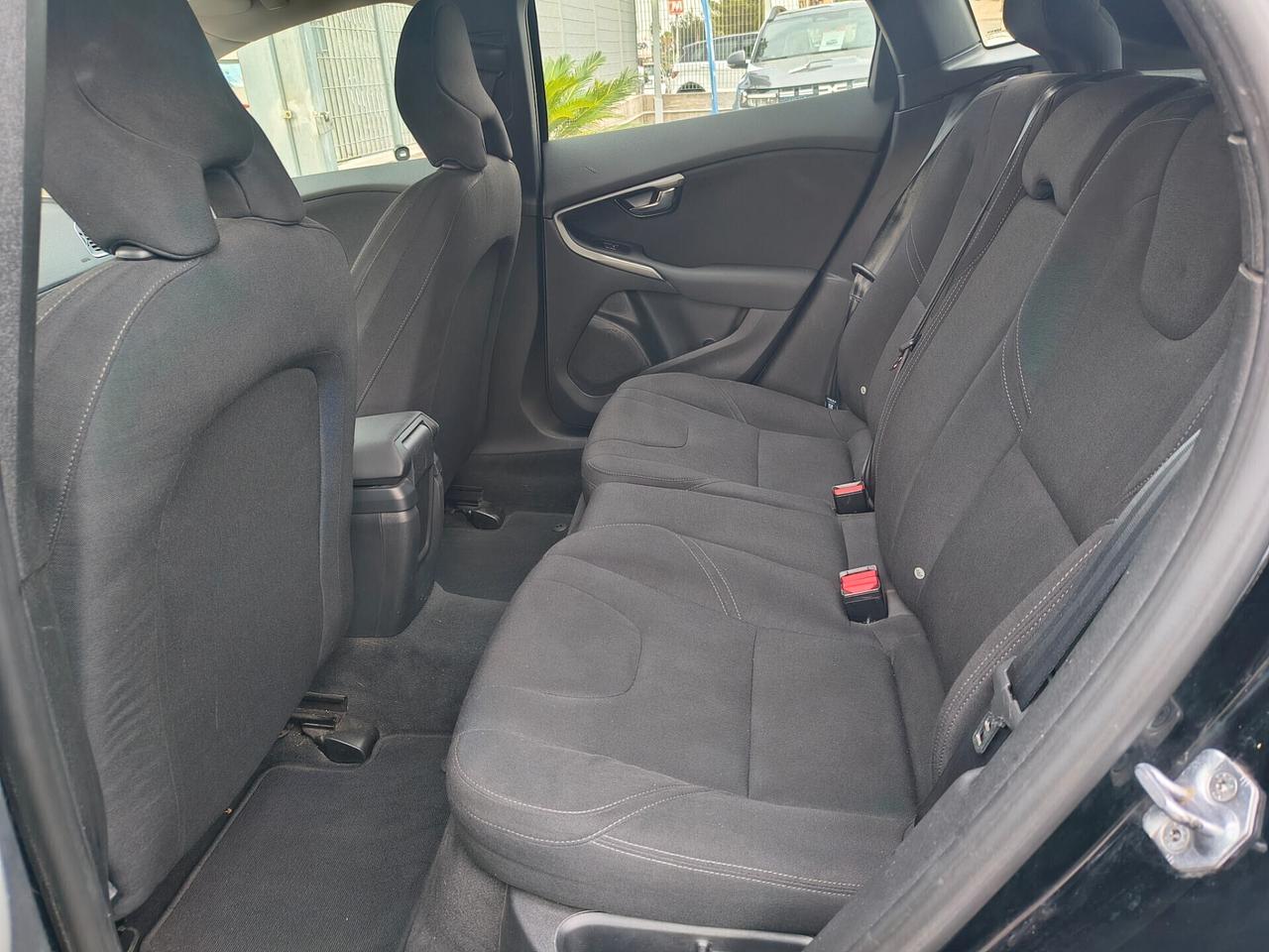 VOLVO V40 2.0 DIESEL SOLO 130.000 KM ANNO 2015