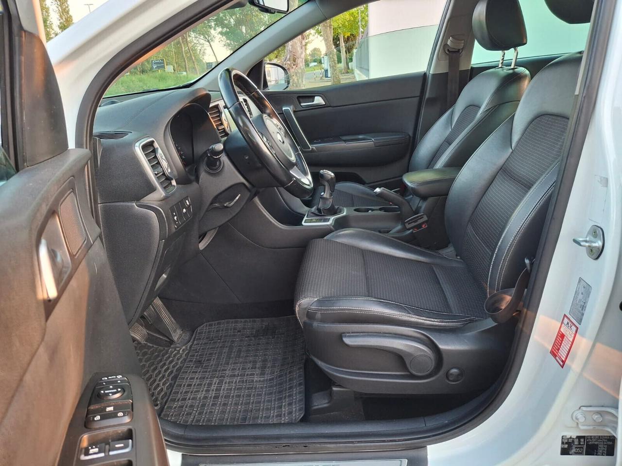 Kia Sportage 1.7 crdi-COOL NAVI-EURO 6-TETTO PANORAMICO-