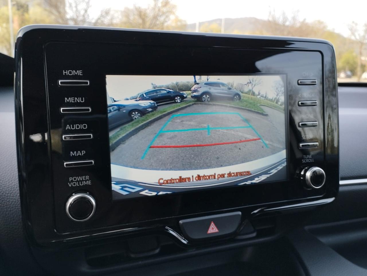 Toyota Yaris 1.0 Business vettura ideale per neopatentati