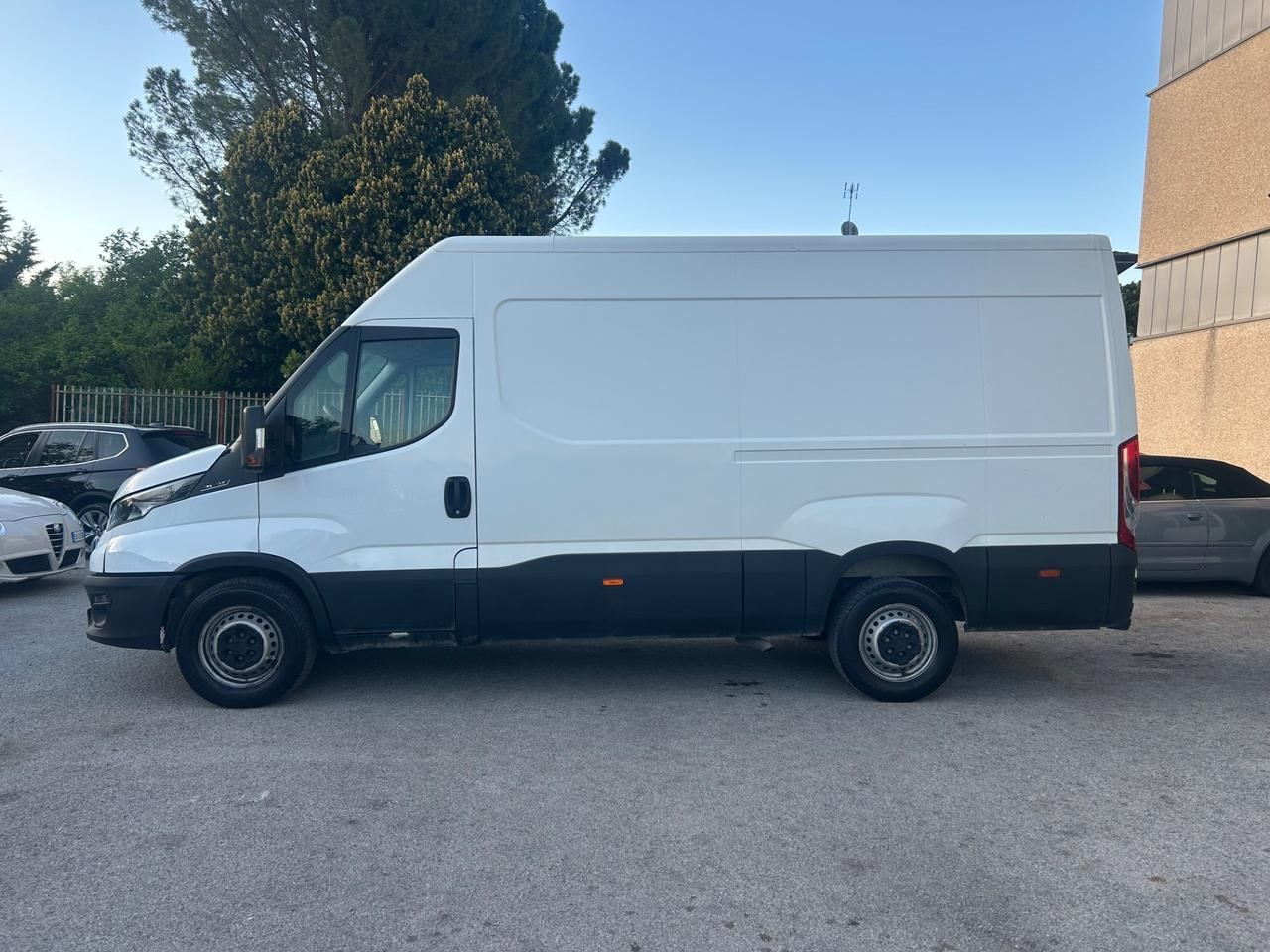 Iveco Daily 35S14V 2.3 Diesel 2021