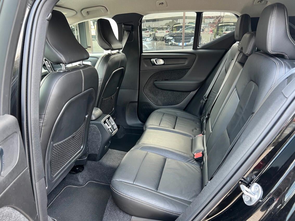 Volvo XC40 1.5 t2 Momentum Pro auto NAVI PELLE FARI LED FULL