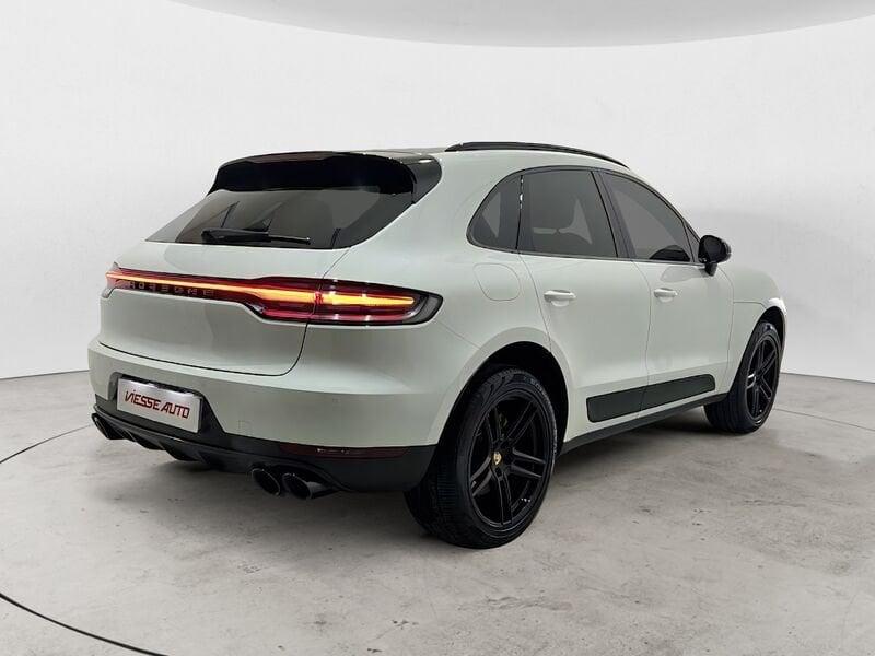 Porsche Macan 2.0 iva esposta