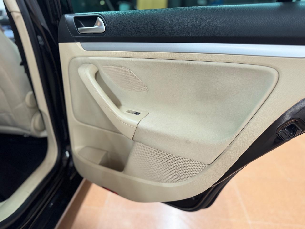 Volkswagen Golf Variant 1.6 TDI DPF Highline