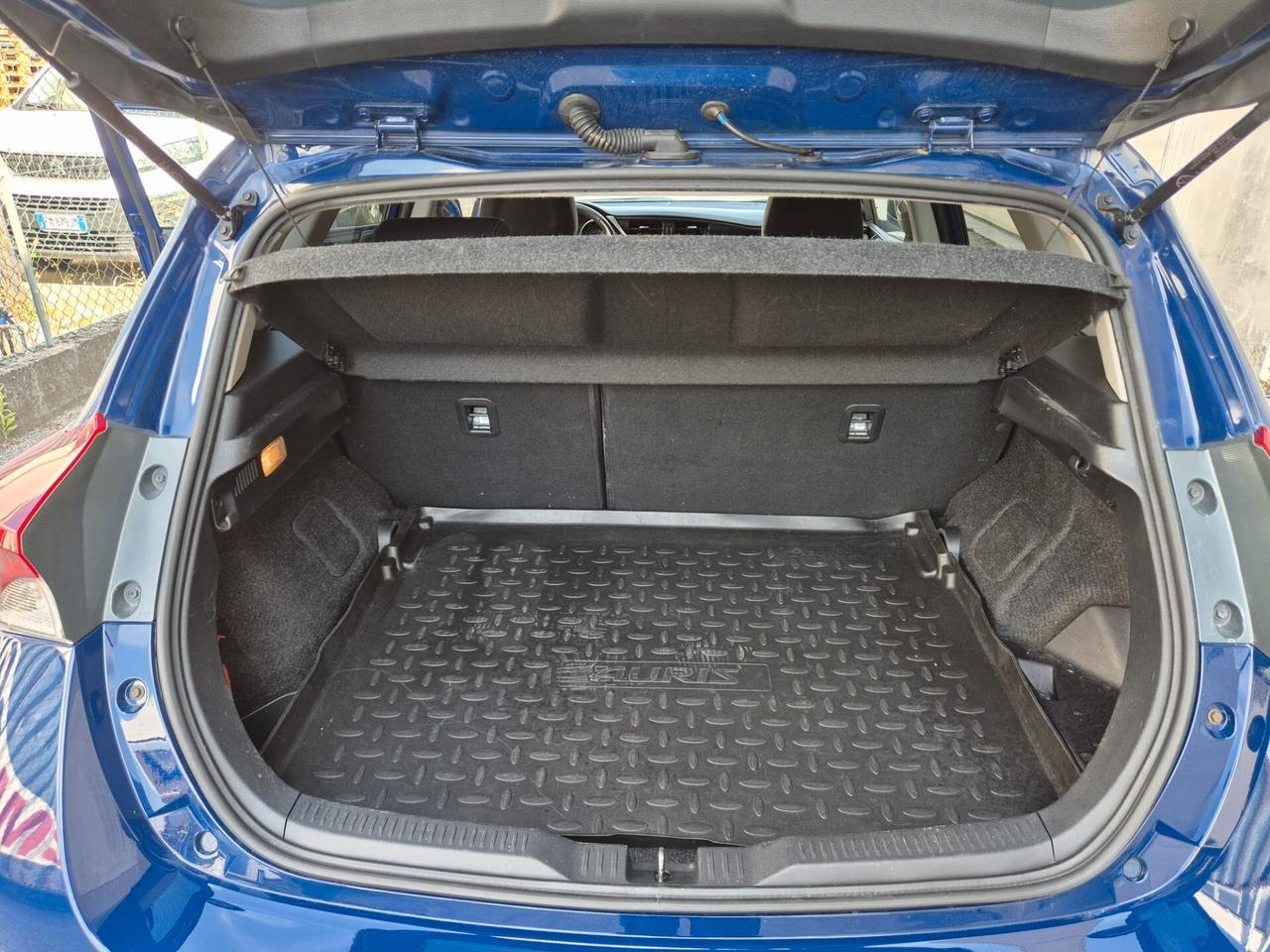 Toyota Auris Touring Sports 1.8 Hybrid Black Edition