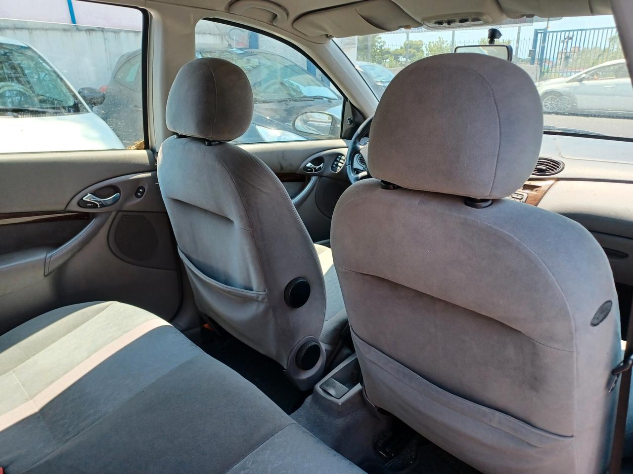 Ford Focus 1.6 SW Ghia SOLO 69000 KM!!