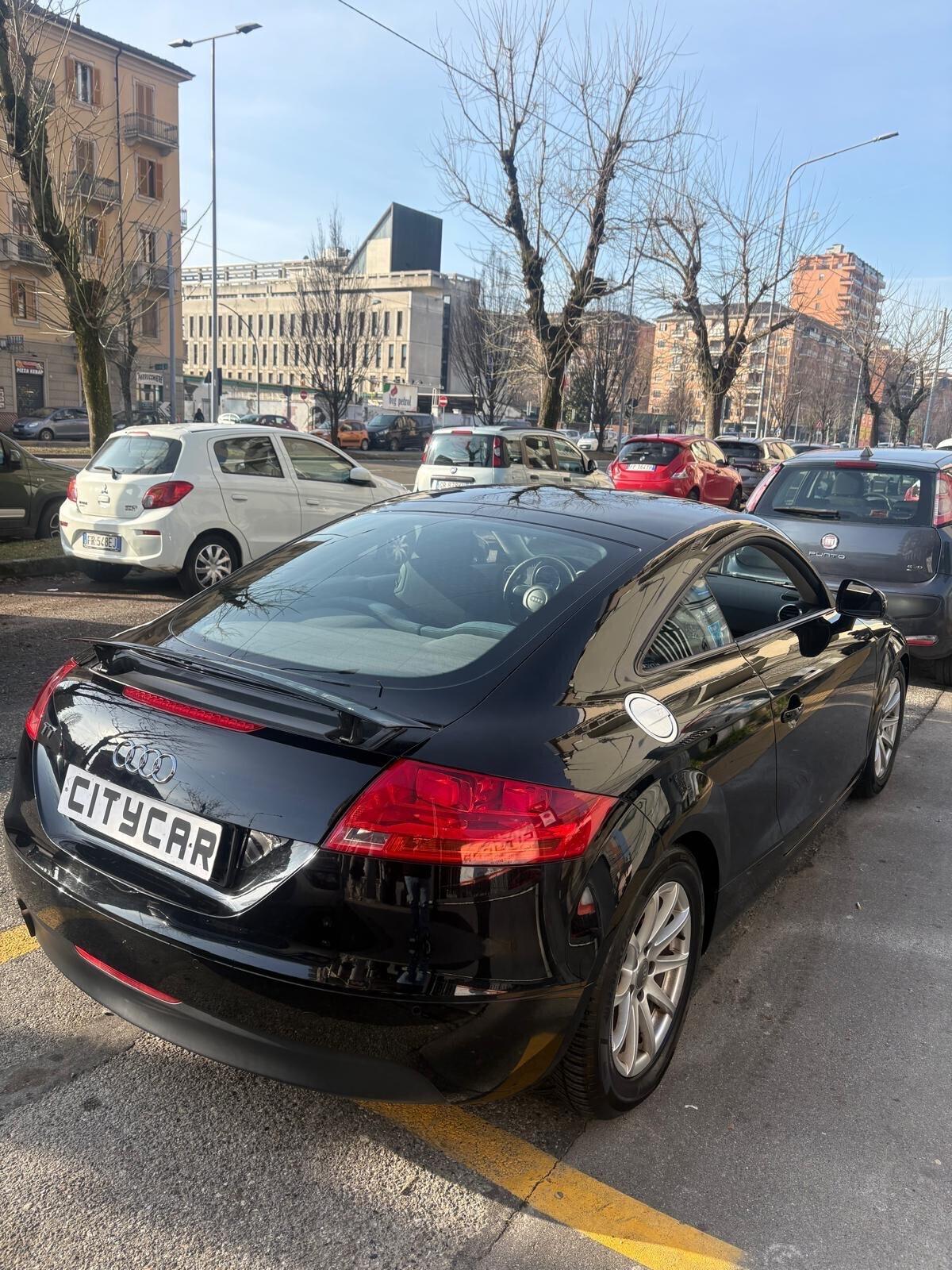 Audi TT Coupé 2.0 TFSI 200 cv book service