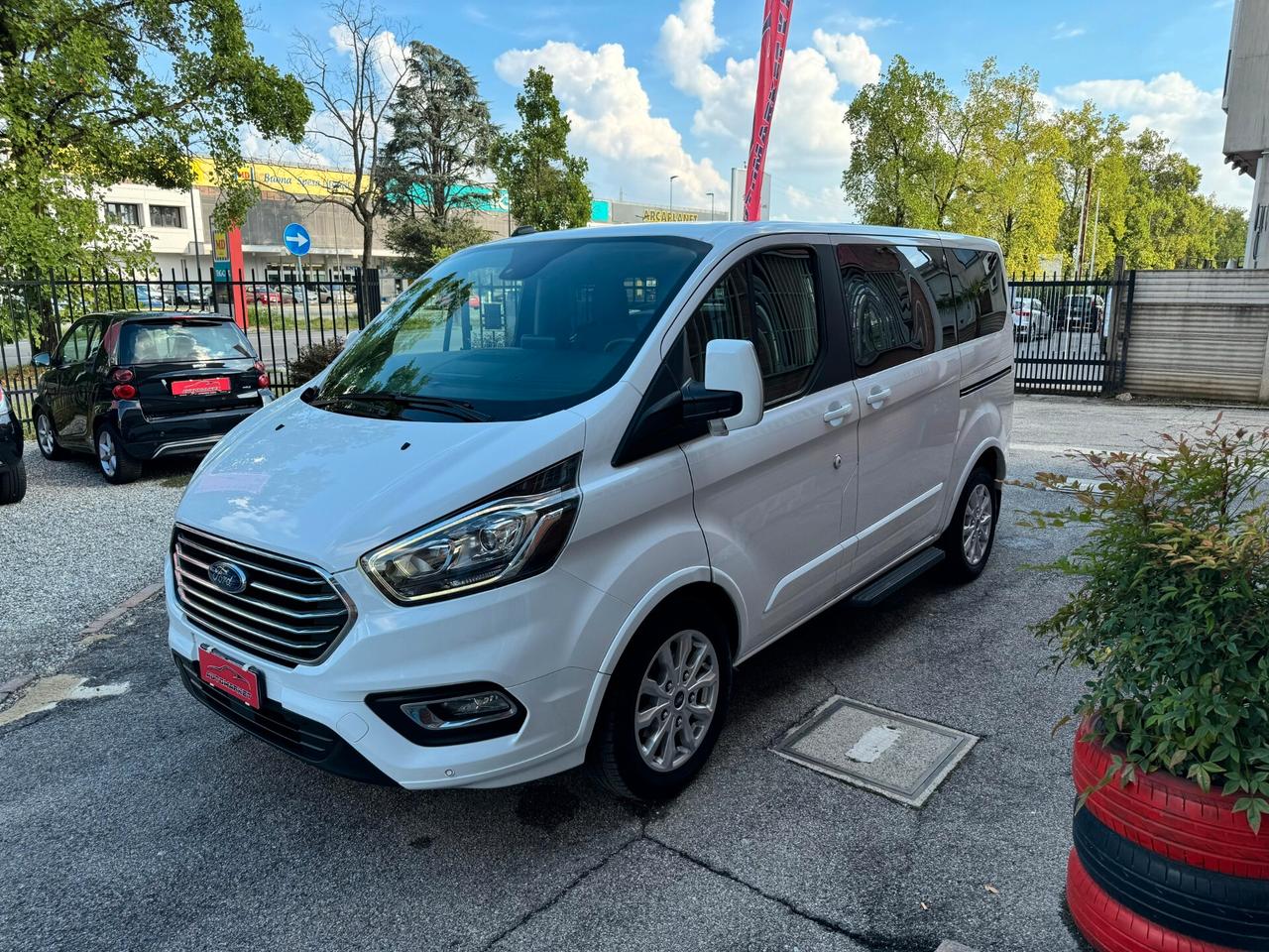 Ford Tourneo Custom 2.0 TDCI 130cv TITANIUM SEDILI GIRABILI 8 POSTI