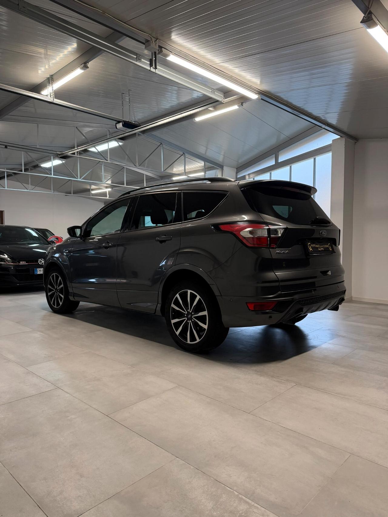 Ford Kuga 2.0 TDCI 120 CV S&S 2WD Powershift ST-Line