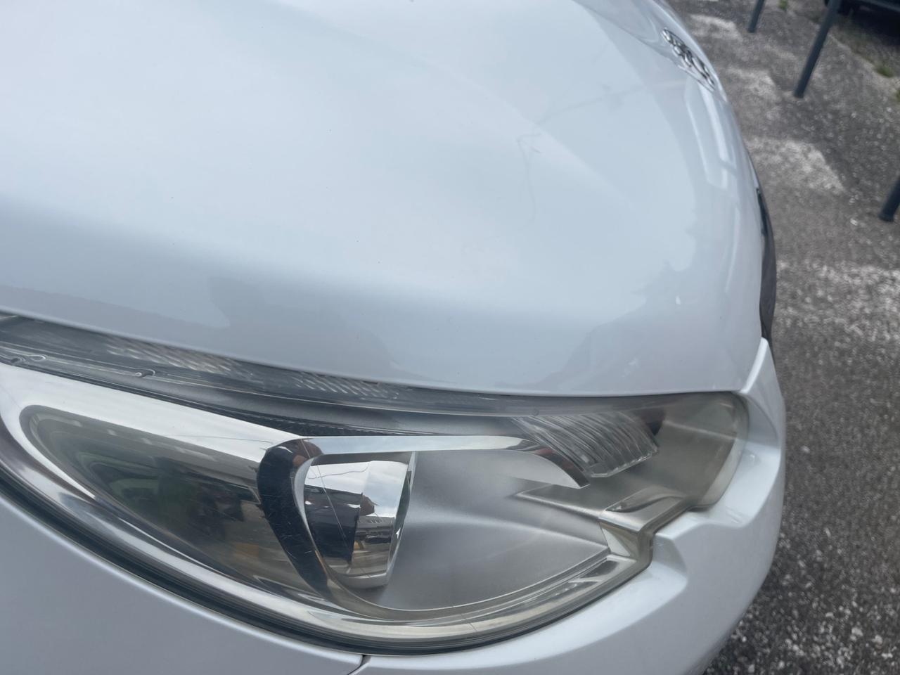 Peugeot 2008 1.6 e-HDi 115 CV Stop&Start Féline