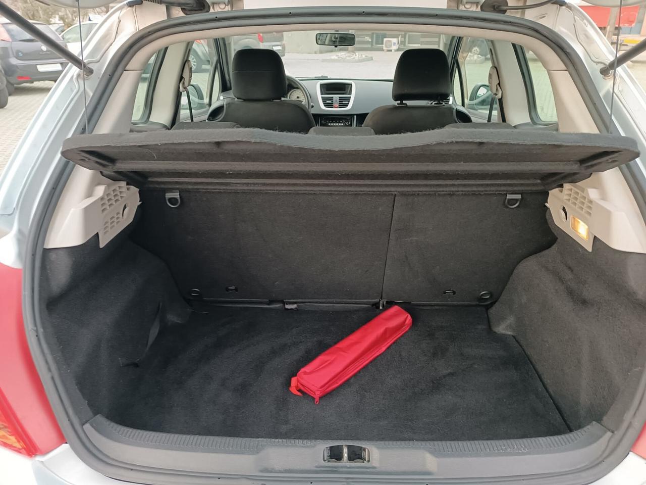 Peugeot 207 1.4 8V 75CV 3p. ONE Line