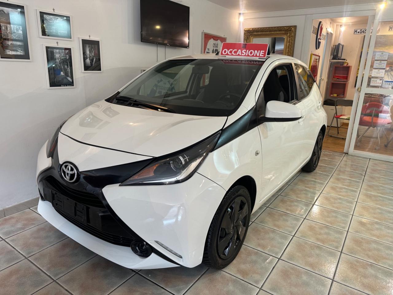 Toyota Aygo 1.0 VVT-i 69 CV 5 porte x-clusiv GARANZIA