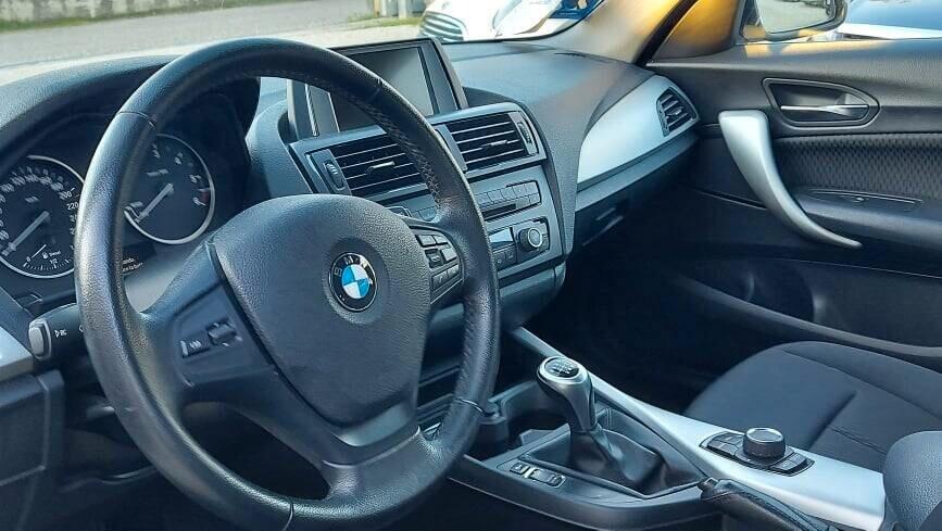Bmw 118d 5p. Unique