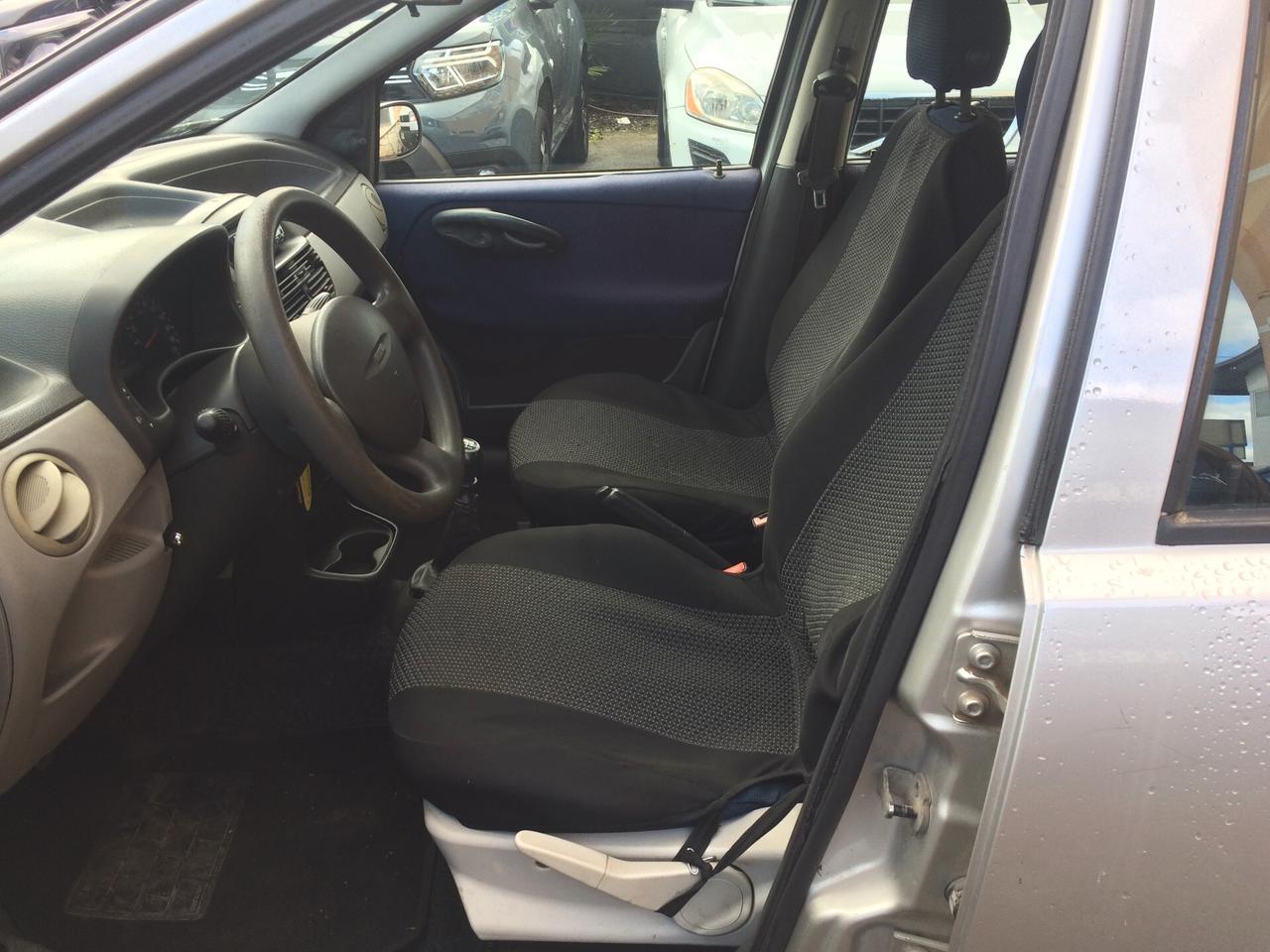 2001 Fiat Punto 1.2i cat 5 porte tagliandata distribuzione eseguita km 183000!