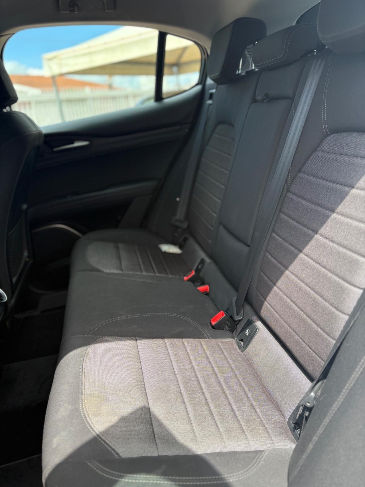 Alfa Romeo Stelvio 2.2 Turbodiesel 180 CV AT8 RWD Business