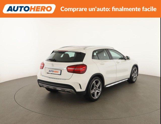 MERCEDES-BENZ GLA 180 Premium
