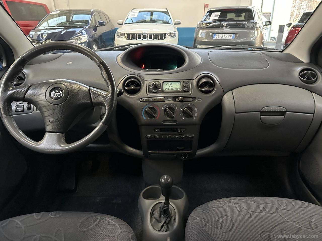 TOYOTA Yaris 1.3 16V 5p. Luna