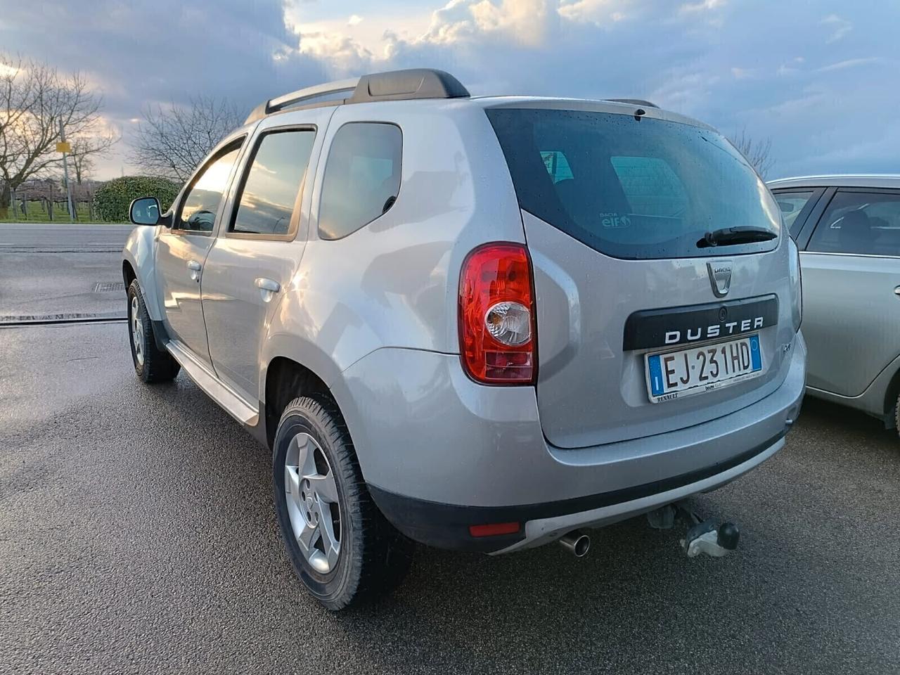 Dacia Duster 1.5 Diesel Neopatentati con gancio di traino