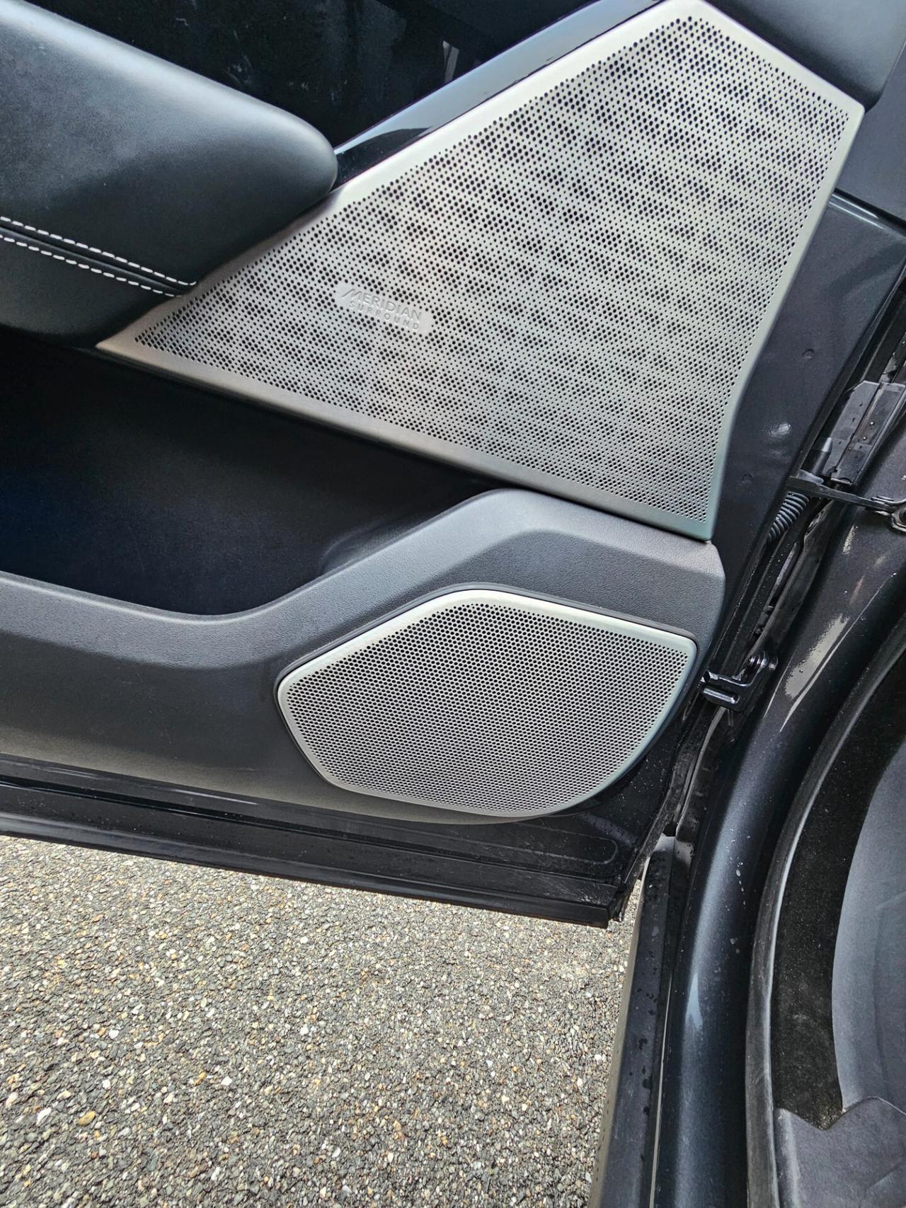 Range Velar 3.0D l6 300 CV R-Dynamic HSE STRAFULL