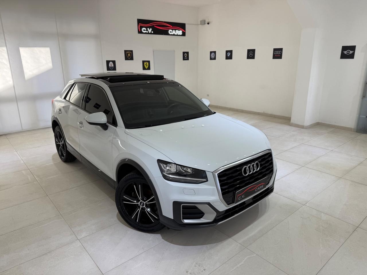 AUDI Q2 30 TDI S LINE EDITION CON TETTO APRIBILE E GANCIO TRAINO