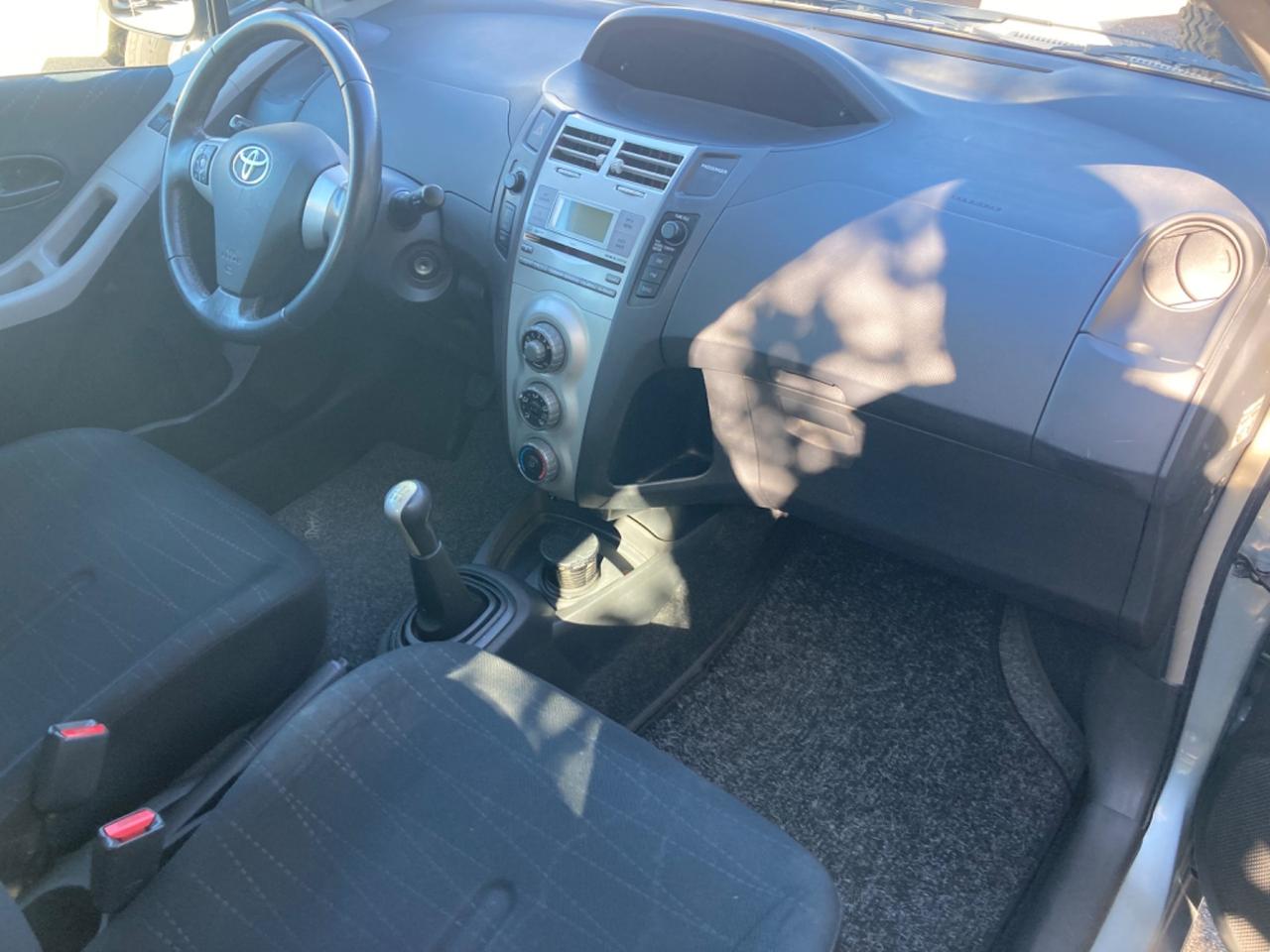 TOYOTA YARIS (PROPRIETRIO UNICO)