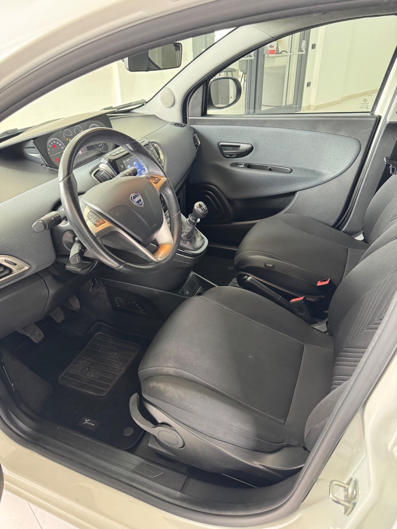 Lancia Ypsilon 1.0 FireFly 5 porte S&S Hybrid Alberta Ferretti