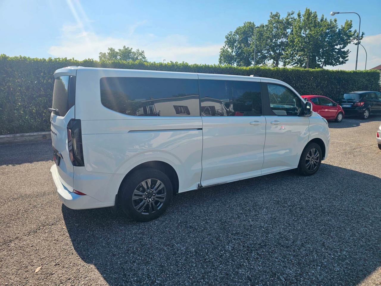 Ford Tourneo Courier custom titanium