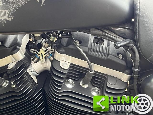 HARLEY-DAVIDSON 883 Sportster XL Iron