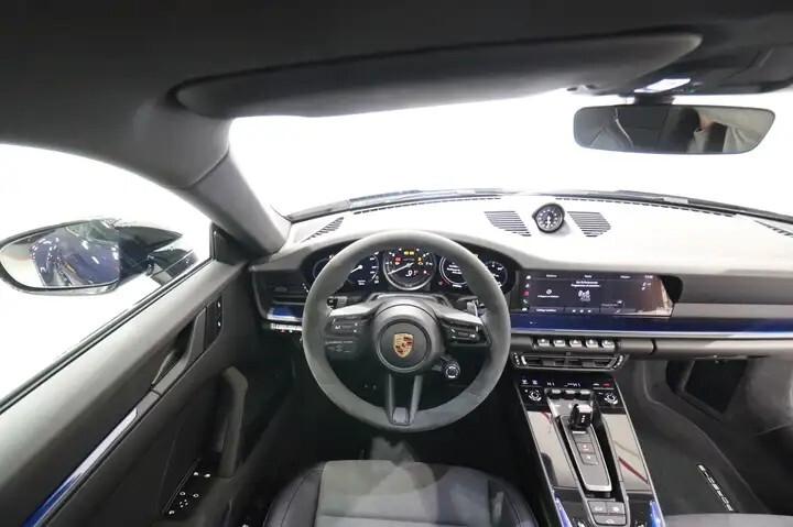 Porsche 911 992 Carrera 4 GTS