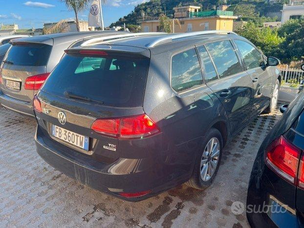 Volkswagen Golf 1.6 Tdi 105 cv Stescion anno 2016