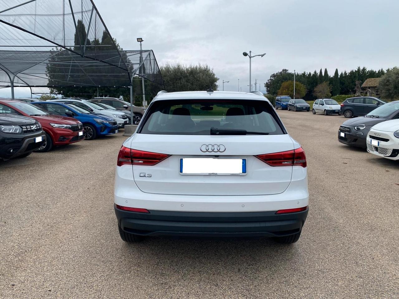 Audi Q3 45 TFSI e S tronic Business