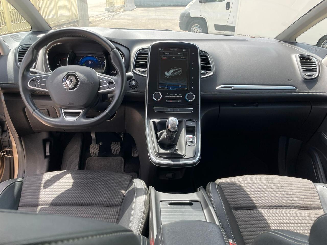 RENAULT GRAND SCENIC Blue dCi 120 CV Initiale Paris