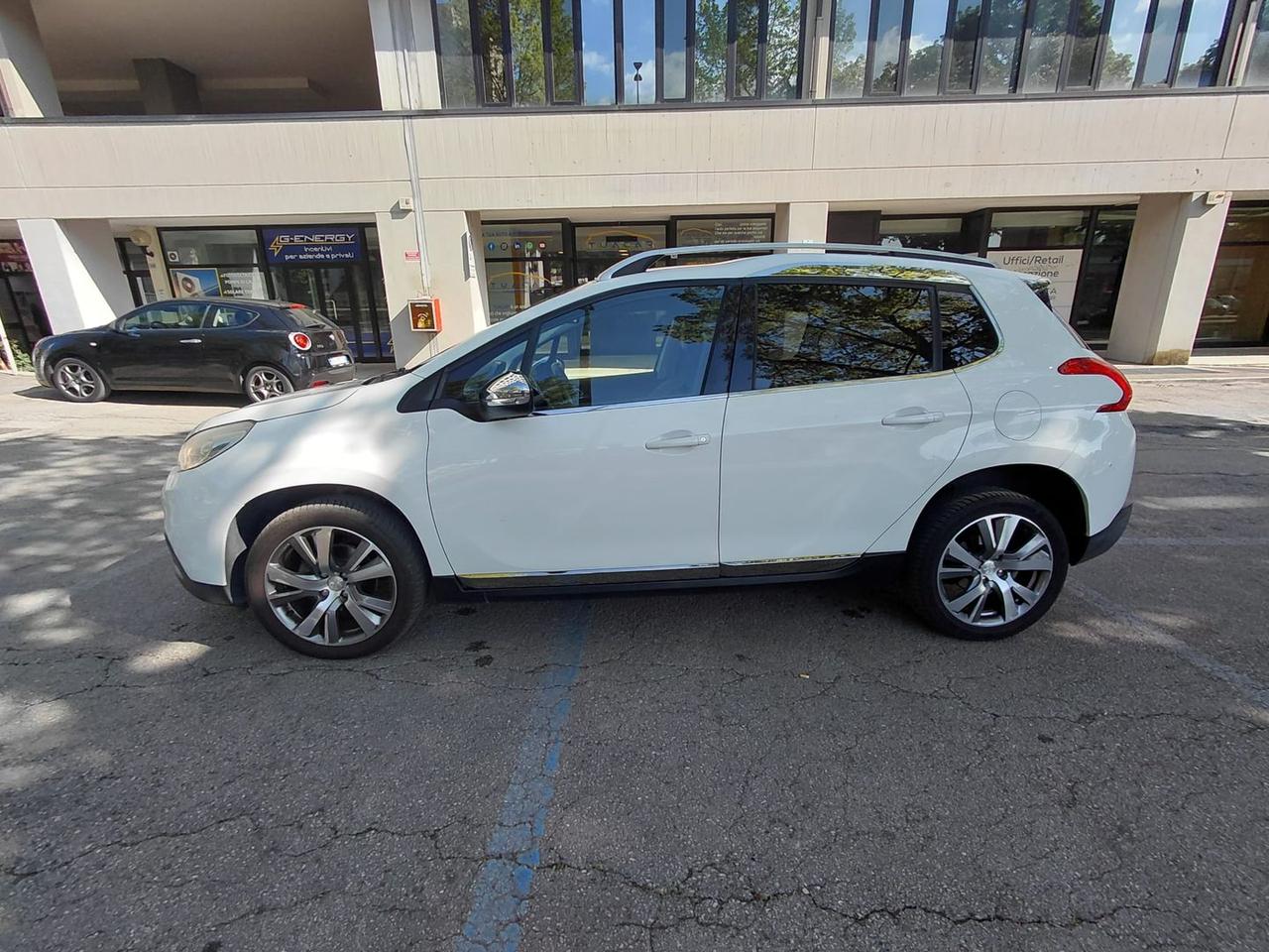 Peugeot 2008 Allure 1.6 Blue HDI 100 #10511