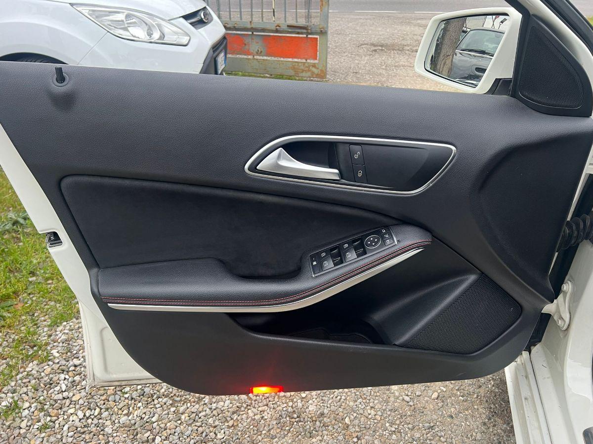 MERCEDES - Classe A - A 180 CDI Dark Night Edition