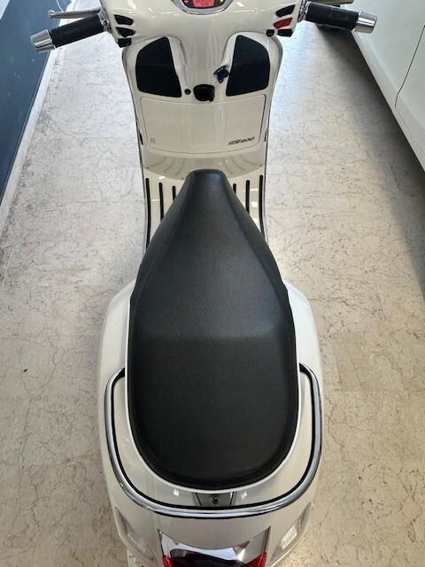 Piaggio Vespa 300 GTS SUPER ABS