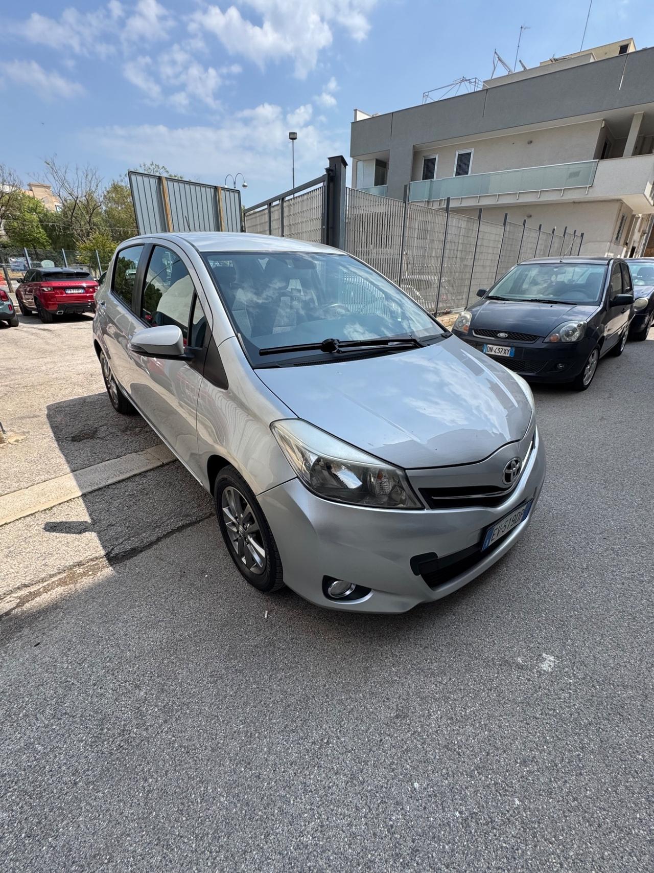 Toyota Yaris 1.0 5 porte Lounge