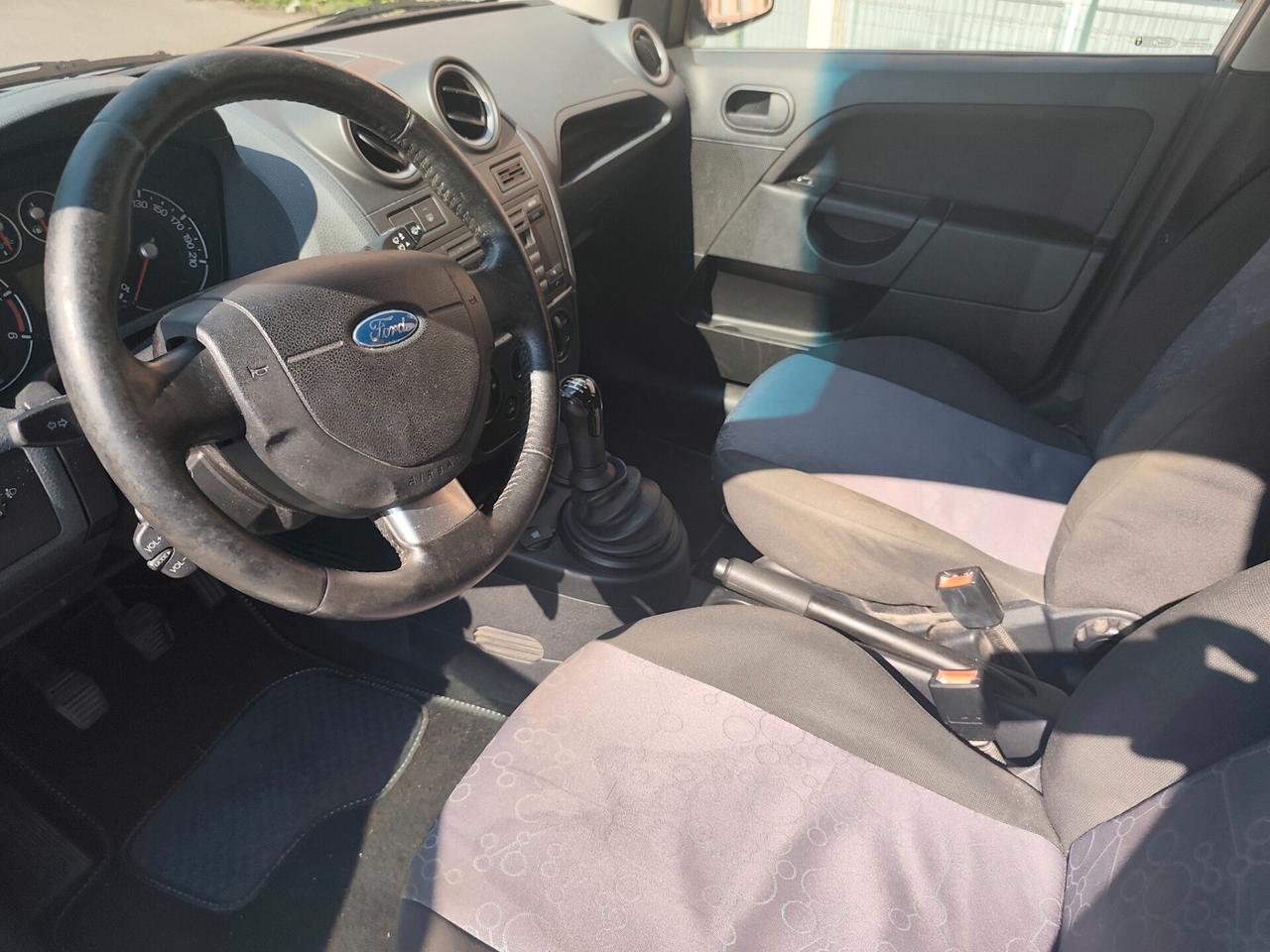 Ford Fiesta 1.4 TDCi 5porte Ghia neopatentati