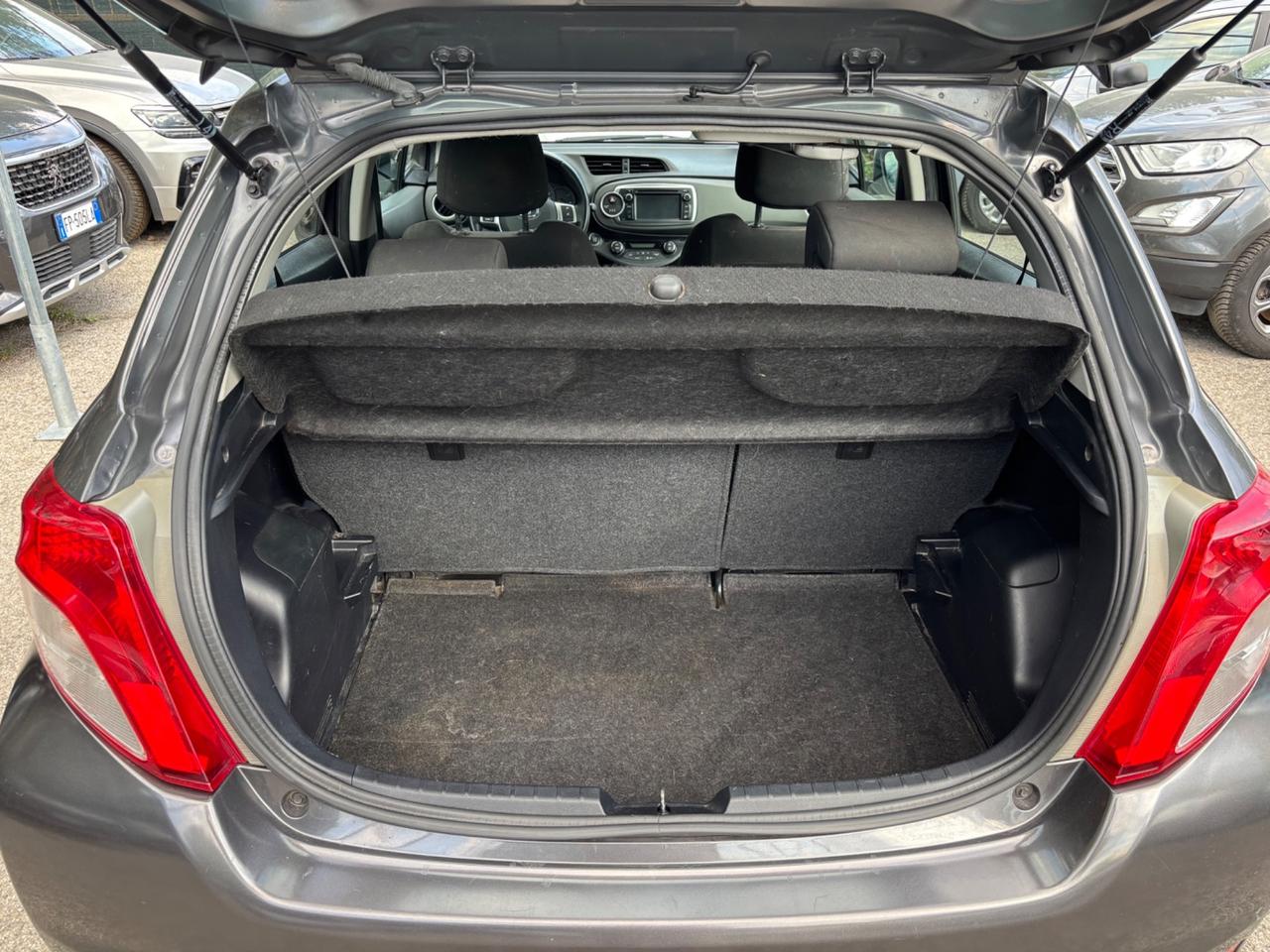 Toyota Yaris 1.3 5 porte Lounge AUTOMATICA