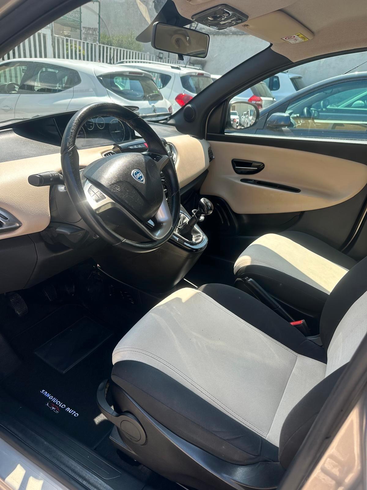 Lancia Ypsilon 1.2 69 CV 5 porte Silver