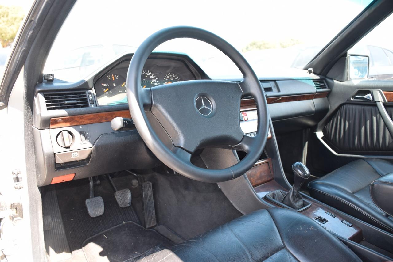 Mercedes-benz CE 300 MERCEDES COUPE' 3.0 6 CILINDRI 231CV TETTO APRIBILE PELLE CAMBIO H
