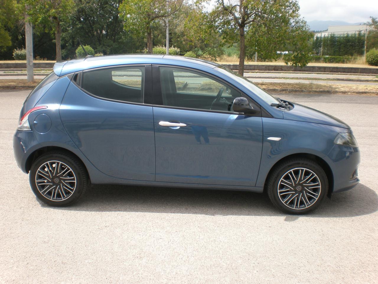 Lancia Ypsilon 1.0 ultimo restyling, full