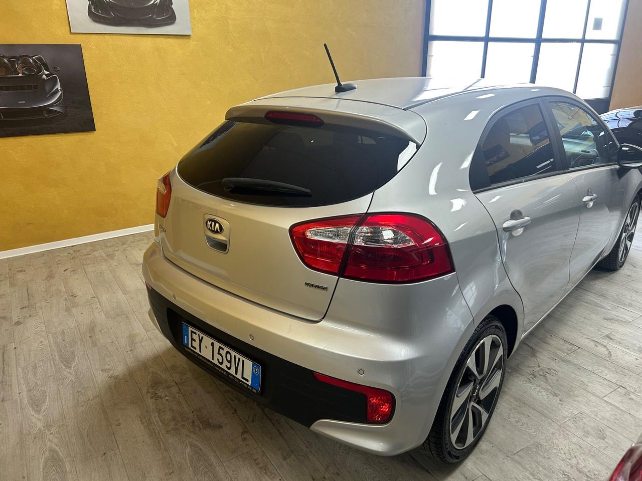 KIA RIO 1.4 Crdi 90 cv “FULL LED/NAVI/RETRO”-2015