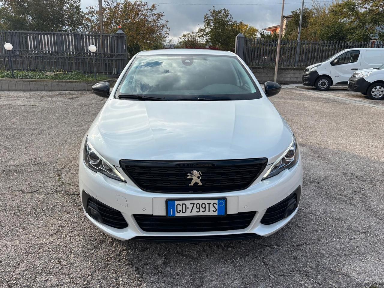 Peugeot 308 BlueHDi 130 S&S EAT8 2021