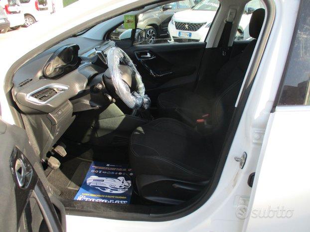 Peugeot 208 5P 1.6 75CV E6 ALLURE LED/CAR PLAY KM