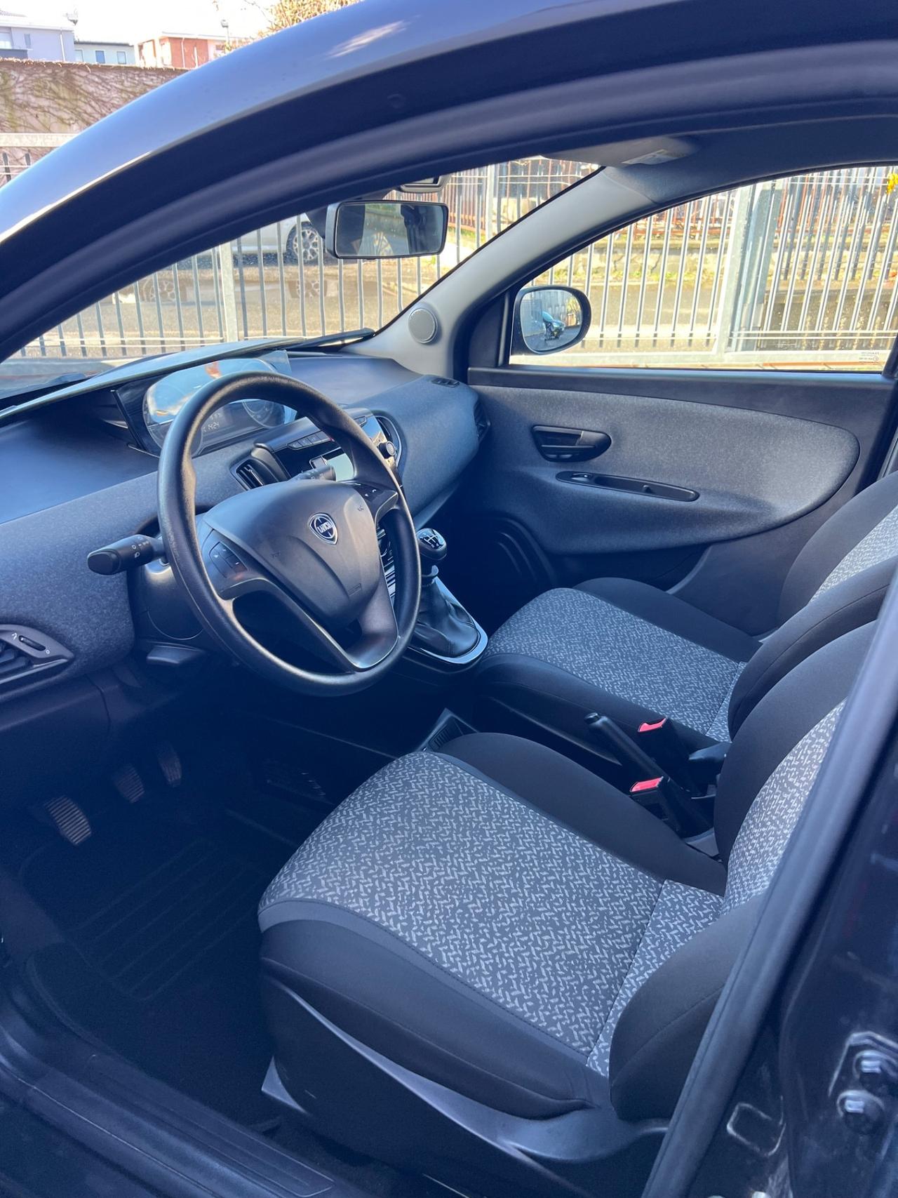 Lancia Ypsilon 1.0 FireFly 5 porte S&S Hybrid Silver Plus PREZZO REALE